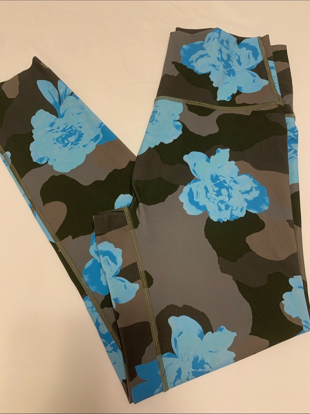Aerie camo blue rose Leggings L